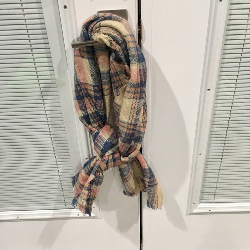 🌻 Blue, Tan & Salmon Scarf